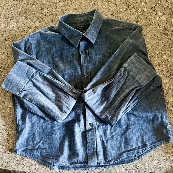 Banana Republic Chambray Button-Up Shirt - Men's L - Slim Fit - Blue Denim EUC - Picture 1 of 7